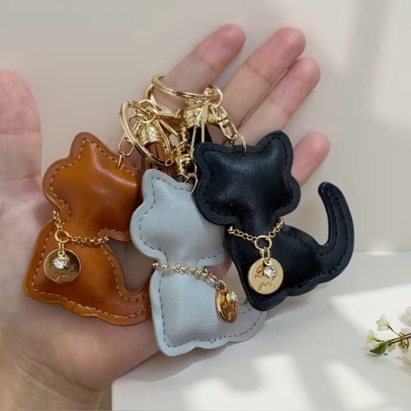 Accessories - New Cat-Shaped Leather Keychain With Gold Accents